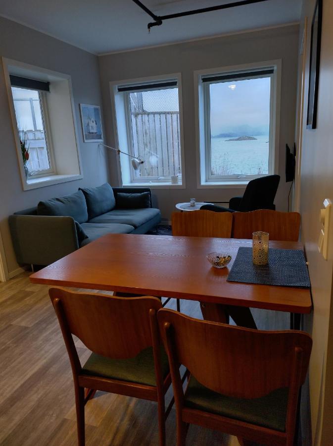 Gammelskola Apartments Henningsvaer Room photo