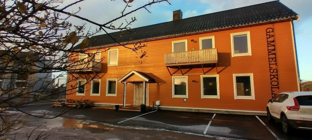 Gammelskola Apartments Henningsvaer Exterior photo